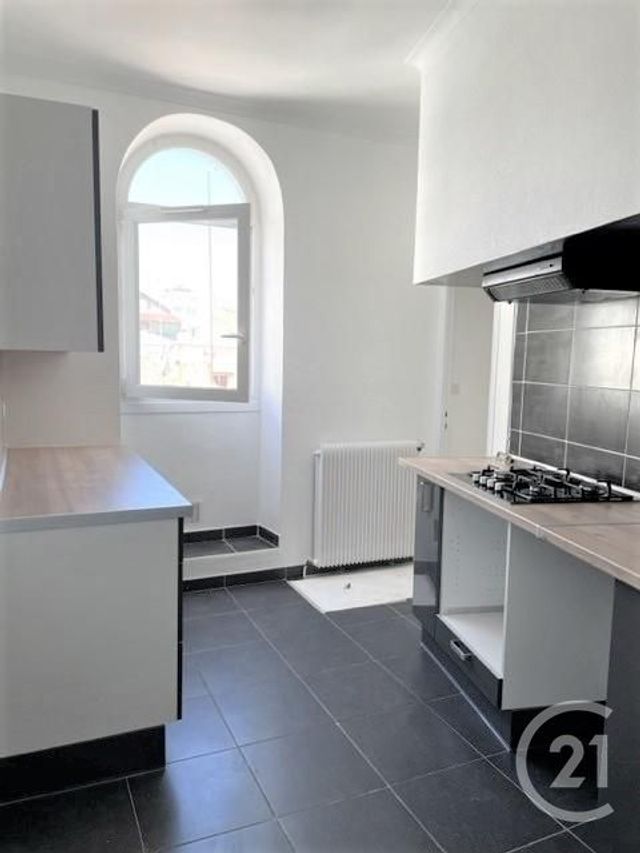 Appartement F3 à louer - 3 pièces - 75.9 m2 - BEZIERS - 34 - LANGUEDOC-ROUSSILLON - Century 21 Comminges Immobilier