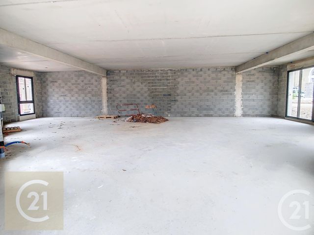 Afficher la photo en grand commerce à vendre - 137.0 m2 - CAPESTANG - 34 - LANGUEDOC-ROUSSILLON - Century 21 Comminges Immobilier