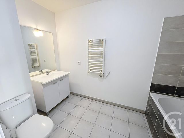 Appartement T3 à vendre - 3 pièces - 59.38 m2 - BEZIERS - 34 - LANGUEDOC-ROUSSILLON - Century 21 Comminges Immobilier