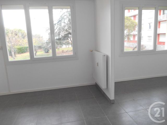 Appartement F4 à louer - 4 pièces - 65.0 m2 - BEZIERS - 34 - LANGUEDOC-ROUSSILLON - Century 21 Comminges Immobilier