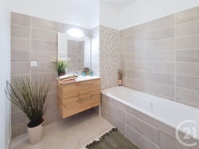Appartement T3 à vendre - 3 pièces - 61.08 m2 - BEZIERS - 34 - LANGUEDOC-ROUSSILLON - Century 21 Comminges Immobilier