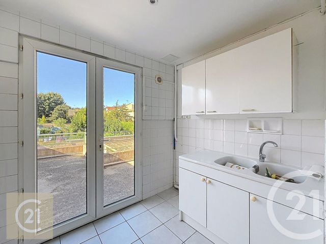 Appartement F3 bis à louer - 3 pièces - 74.88 m2 - BEZIERS - 34 - LANGUEDOC-ROUSSILLON - Century 21 Comminges Immobilier