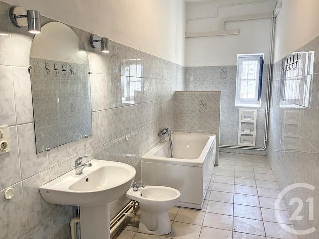 Appartement F3 à louer - 3 pièces - 99.51 m2 - BEZIERS - 34 - LANGUEDOC-ROUSSILLON - Century 21 Comminges Immobilier
