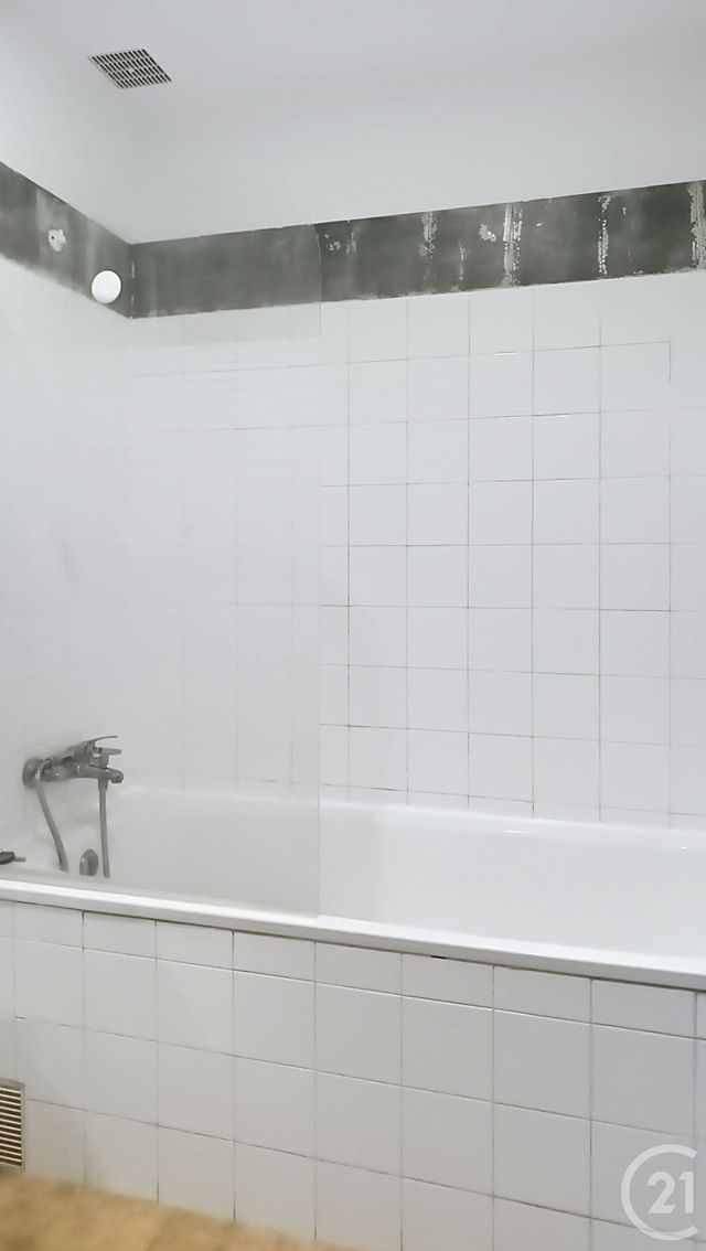 maison à louer - 3 pièces - 93.0 m2 - CAZEDARNES - 34 - LANGUEDOC-ROUSSILLON - Century 21 Comminges Immobilier